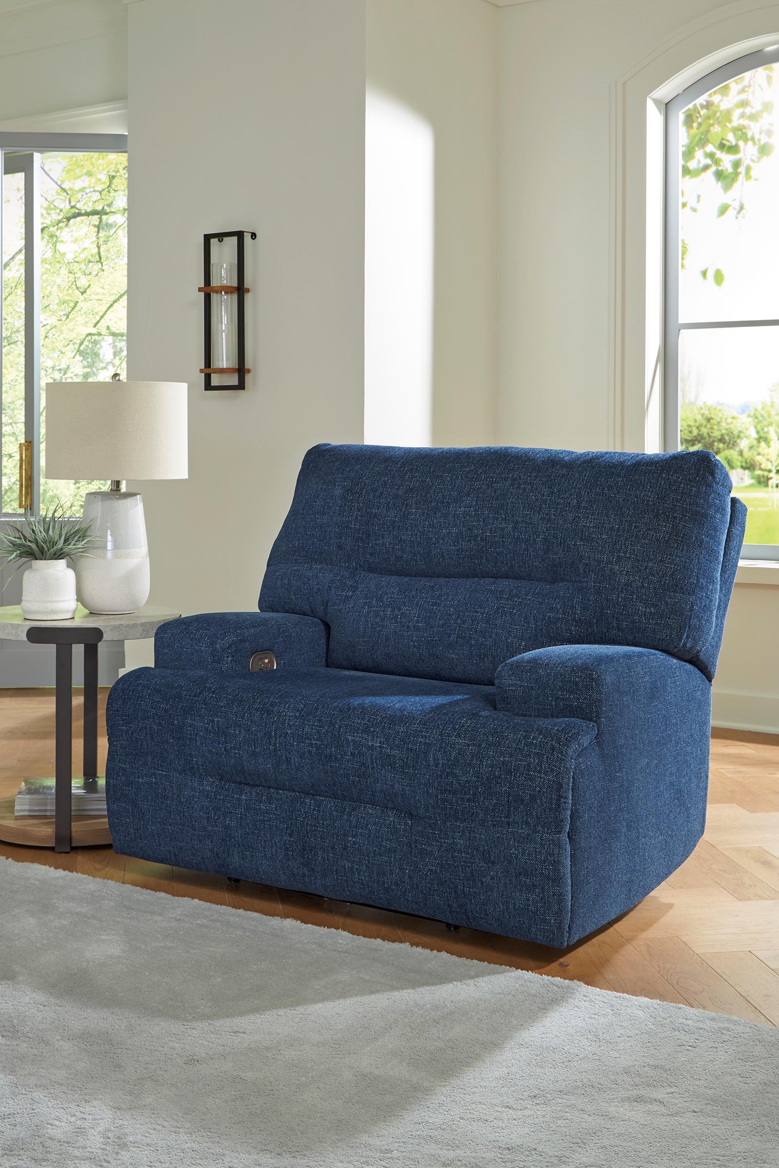 Macklin Power Headrest Zero Gravity Oversized Recliner | Steinhafels
