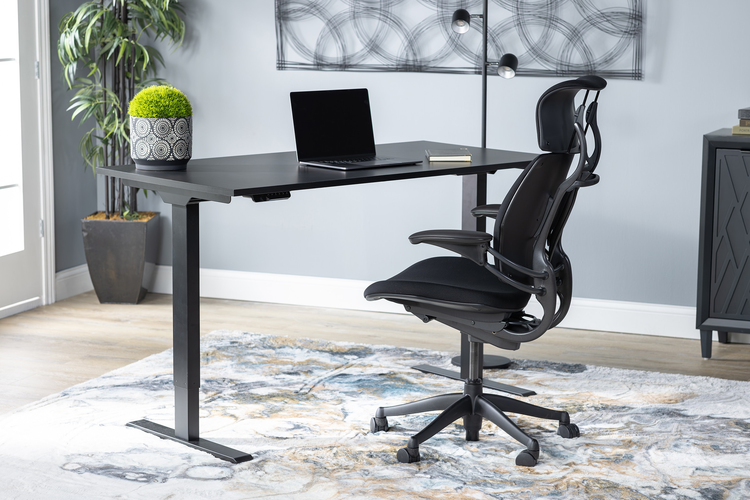 Humanscale diffrient desk world chair hot sale