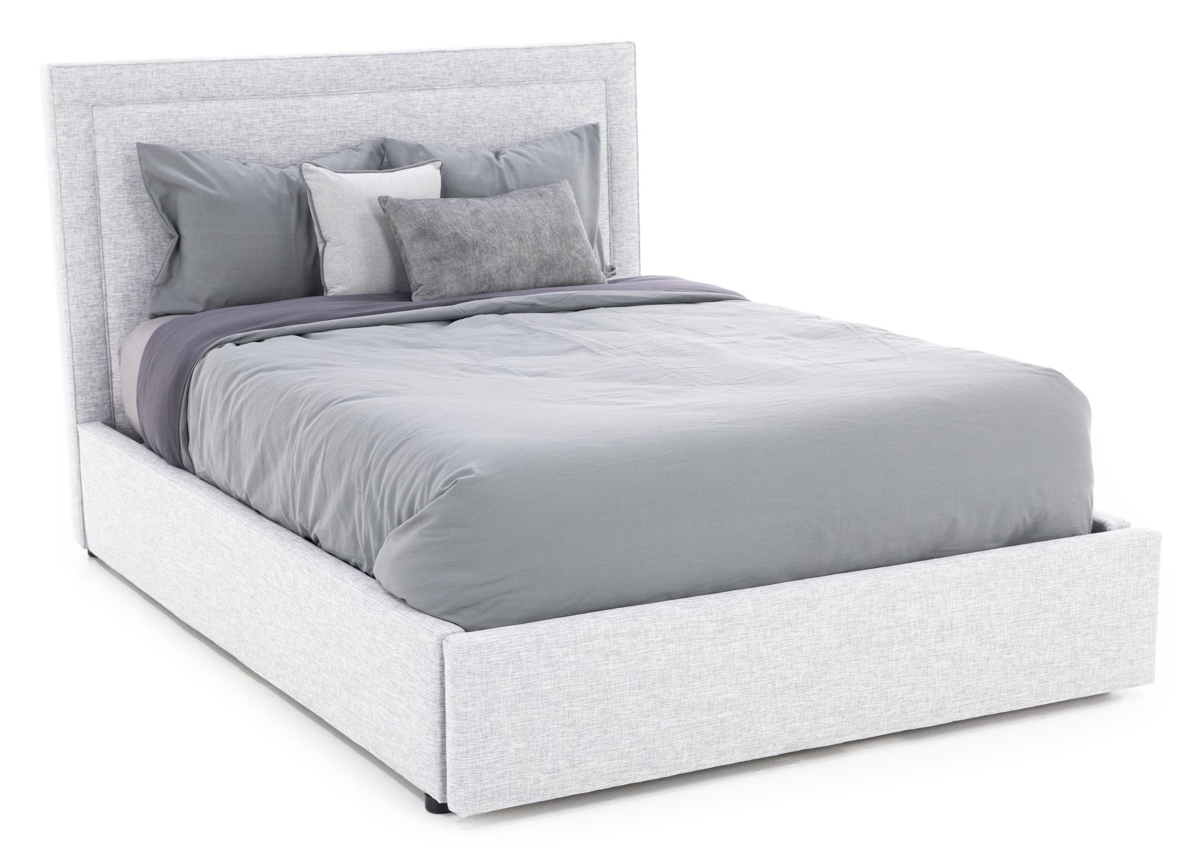 Classic Upholstered Bed | Steinhafels