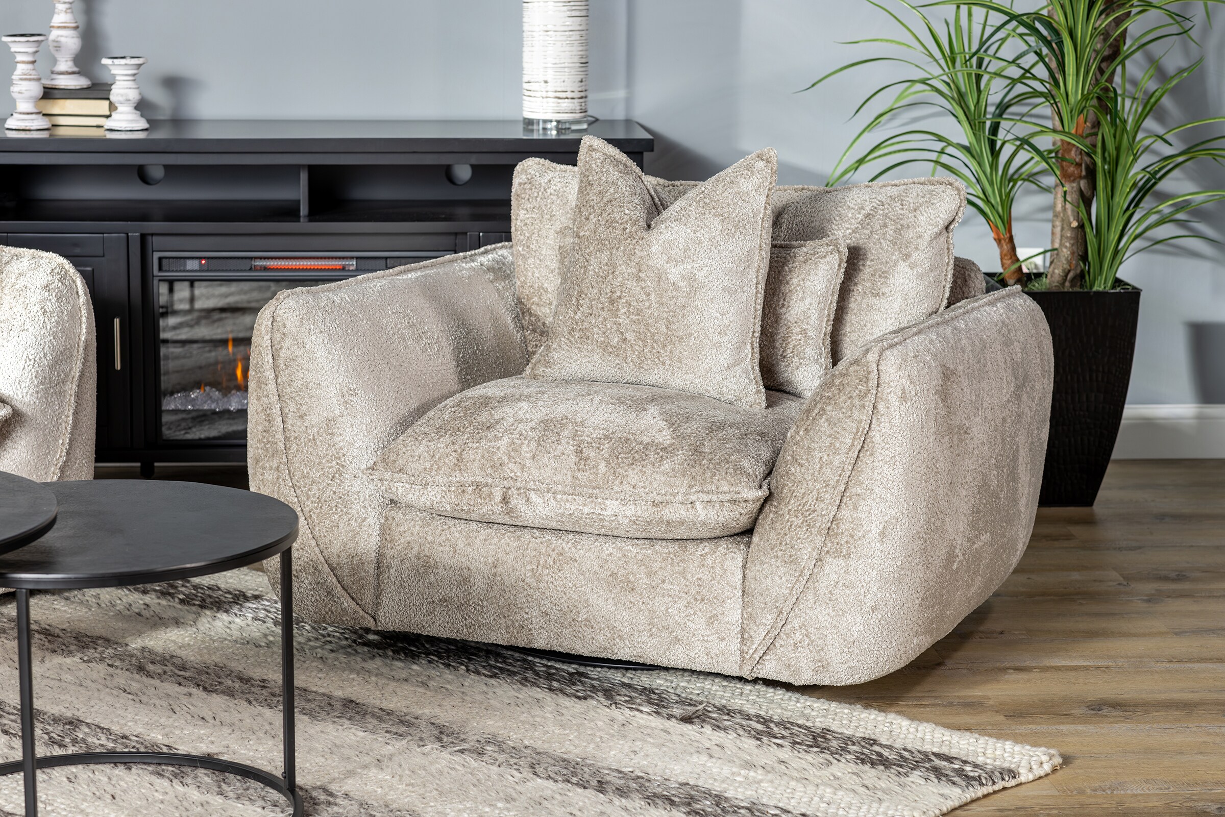 Topanga swivel online chair