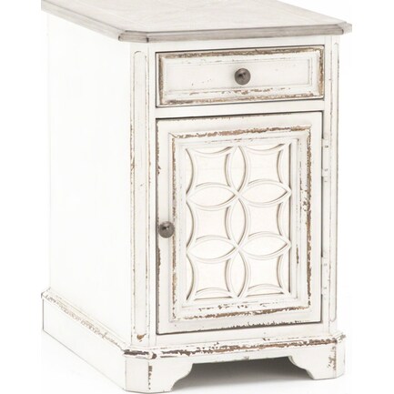 Magnolia Manor Chairside Table