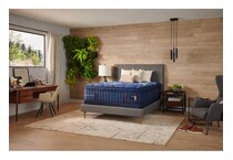 lefpt queen  room image  