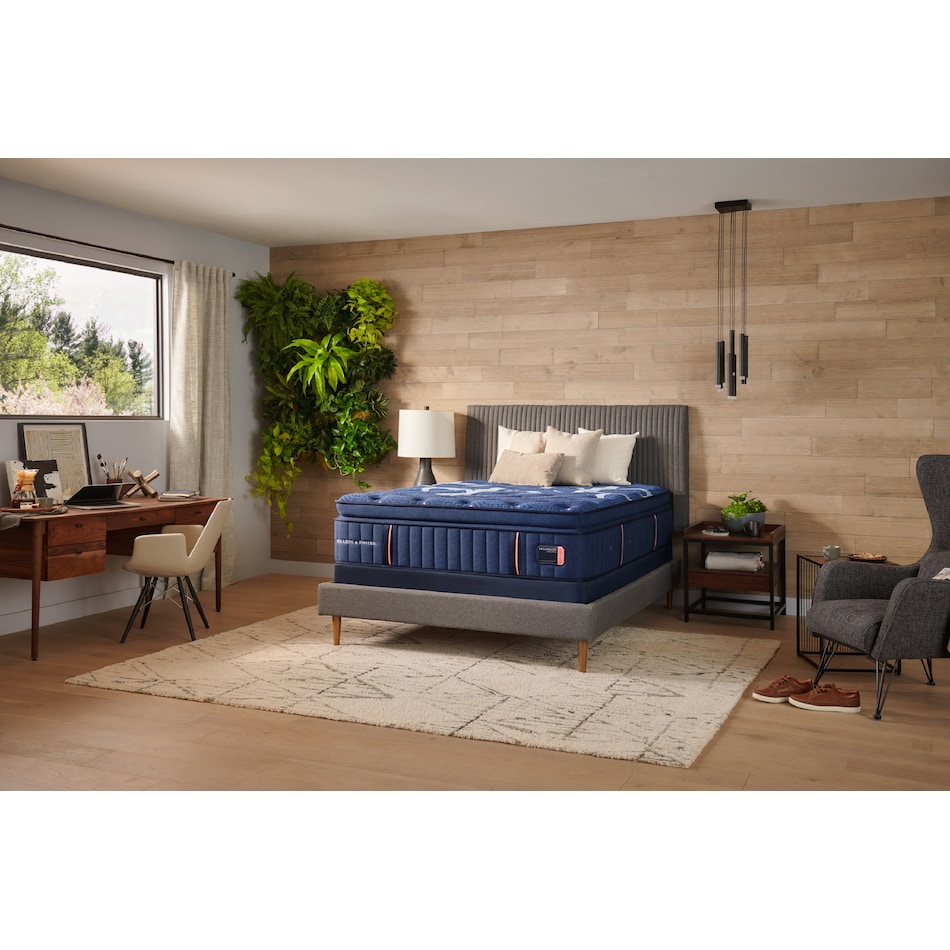 lefpt queen  room image  