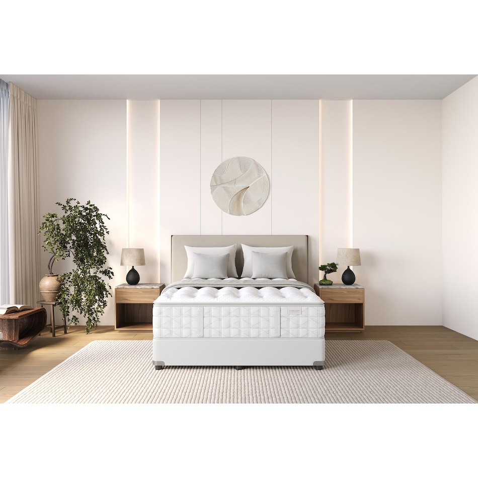 mlf queen  room image  