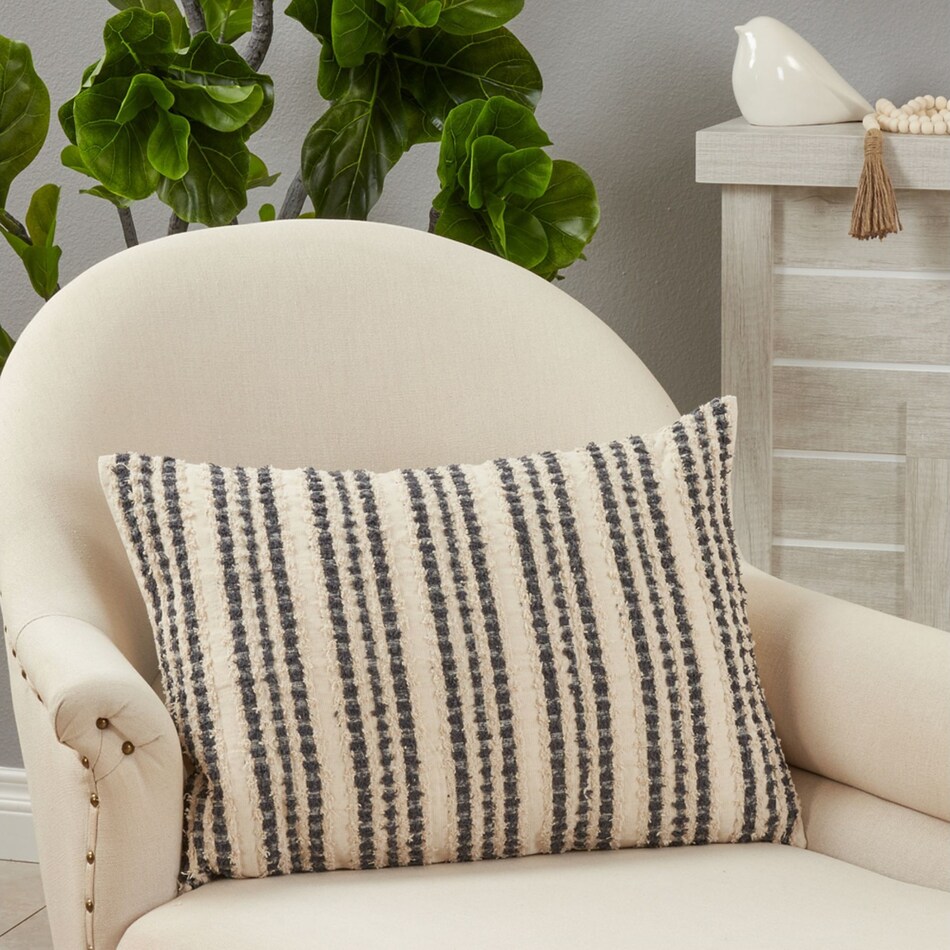 saro white pillows   