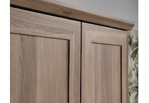saud brown bar kitchen stor  