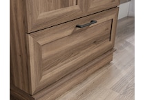 saud brown bar kitchen stor  