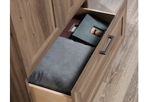 saud brown bar kitchen stor  