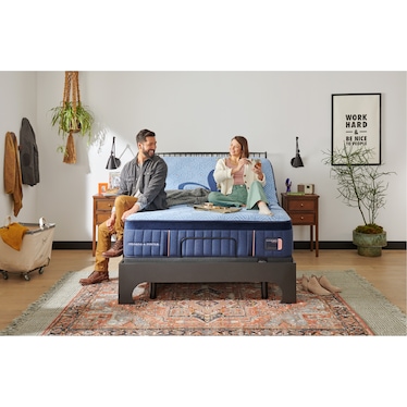 Stearns & Foster Luxury Hybrid Medium Queen Mattress
