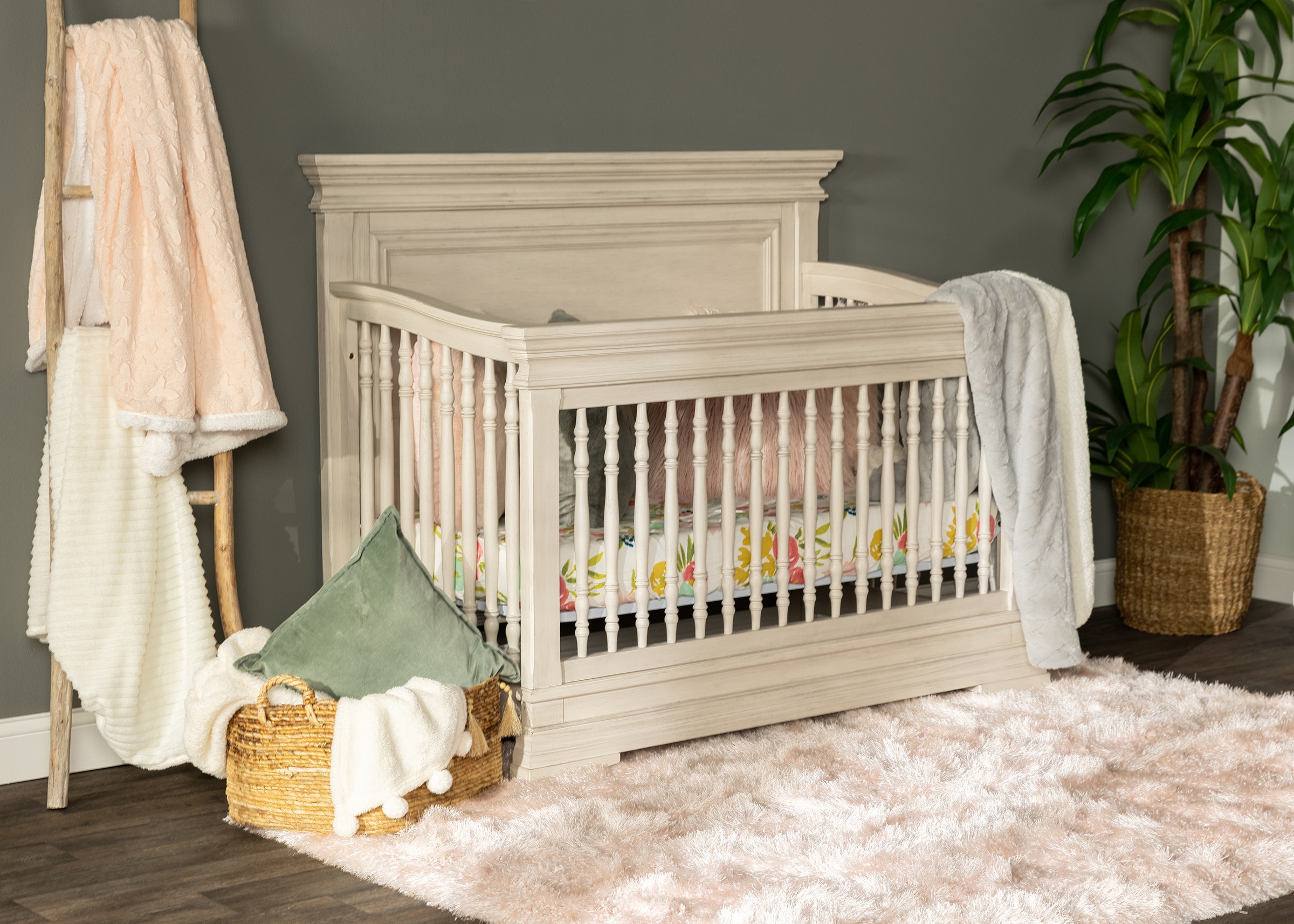 Baby cache vienna 2024 crib antique white